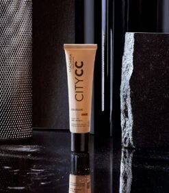 MÁDARA Anti-Pollution CC Cream SPF15 Medium Beige 40ml - Hyaluronzuur -UVA/UVB -Maybelline Winkel 1050x1200 1