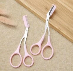 Without Lemons | Wenkbrauwschaar | Wenkbrauw Trimmer | Browshaper | BeautyTool | Gezichts Schaar | Dames| Ontharing | Design | Roze -Maybelline Winkel 1200x1169 1