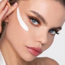 Meroda Changing Foundation - Kleurveranderende Foundation - 30ml -Maybelline Winkel 1200x1200 128