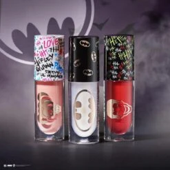 Makeup Revolution X Harley Quinn™ - What You Think I’m A Doll? Lip Gloss 7 Makeup Revolution X Harley Quinn™ - What You Think I’m A Doll? Lip Gloss -Maybelline Winkel 1200x1200 411