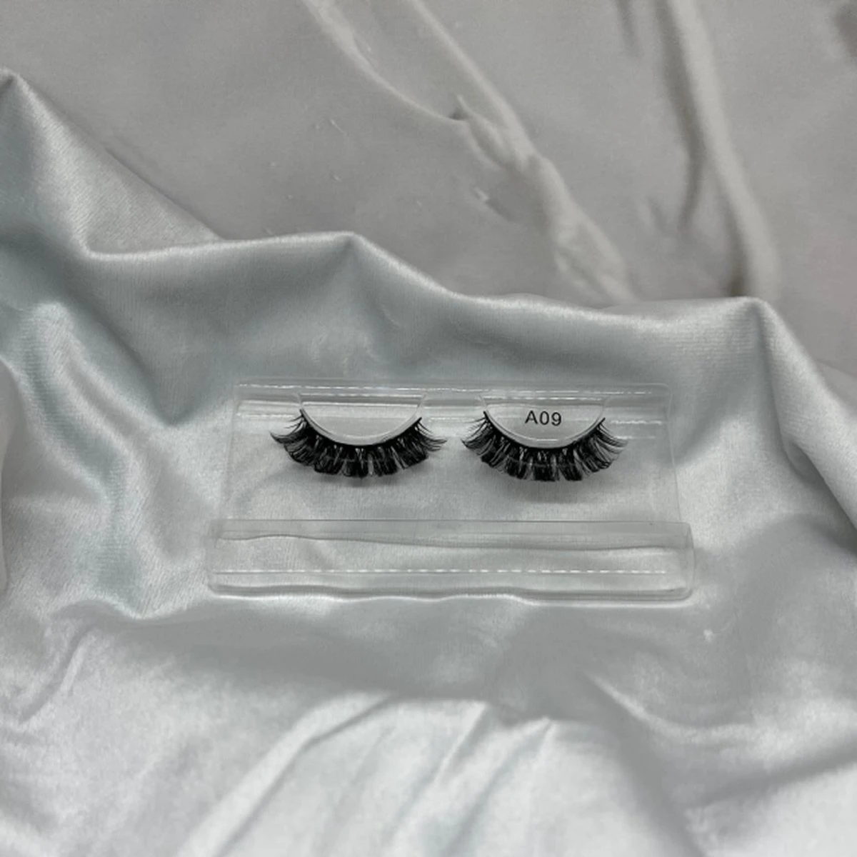 EHH BEAUTY - Lashes - Nepwimpers- Lash Exentions - Mooie Natuurlijke Wimpers - Volume Lashes - Russian Volume 4 EHH BEAUTY - Lashes - Nepwimpers- Lash Exentions - Mooie Natuurlijke Wimpers - Volume Lashes - Russian Volume - Afbeelding 2