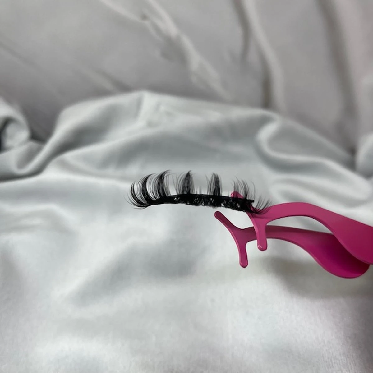 EHH BEAUTY - Lashes - Nepwimpers- Lash Exentions - Mooie Natuurlijke Wimpers - Volume Lashes - Russian Volume 5 EHH BEAUTY - Lashes - Nepwimpers- Lash Exentions - Mooie Natuurlijke Wimpers - Volume Lashes - Russian Volume - Afbeelding 3