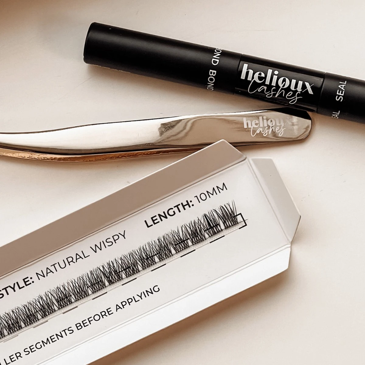 Helioux® - Quicklashes Nepwimpers - DIY Wimpersextensions Voor Thuis - 12mm - Blijven 5+ Dagen Zitten - Complete Set Incl. Wimpers, Lijm, Remover, Pincet - Herbruikbaar - Falscara 7 Helioux® - Quicklashes Nepwimpers - DIY Wimpersextensions Voor Thuis - 12mm - Blijven 5+ Dagen Zitten - Complete Set Incl. Wimpers, Lijm, Remover, Pincet - Herbruikbaar - Falscara - Afbeelding 5