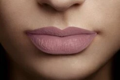 L’Oréal Paris Make-Up Designer Les Chocolats Lipstick - 842 Candy Man - Paars - Ultra Matte Lippenstift Met Chocoladegeur - 7,6 Ml -Maybelline Winkel 1200x807 2